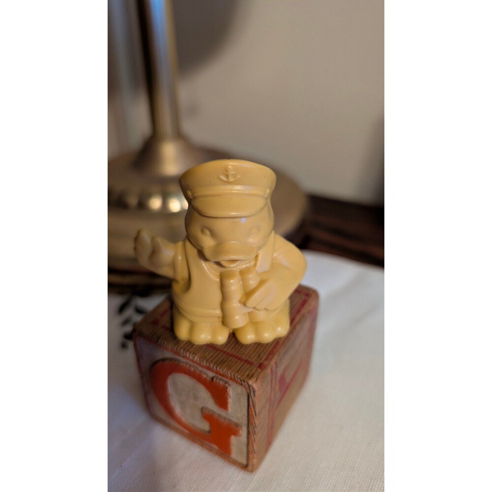 Vintage 80s Cap'n Crunch Sailor Duck Cereal Prize - Picture 3 of 10